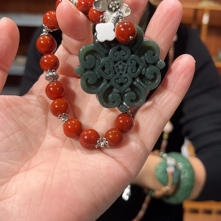 颈饰未镶嵌和田玉（糖玉）