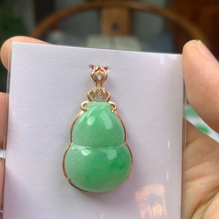翡翠18K金镶嵌颈饰翡翠吊坠