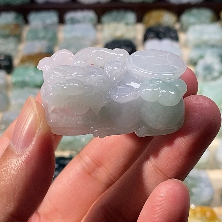 翡翠未镶嵌颈饰貔貅