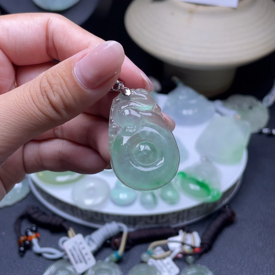 颈饰未镶嵌翡翠