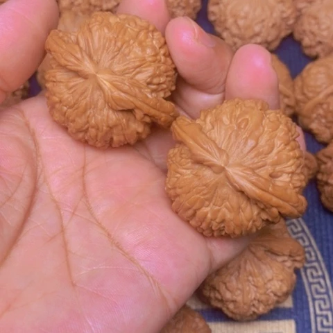 【闪购商品】文玩核桃吊坠?**儿白狮子43