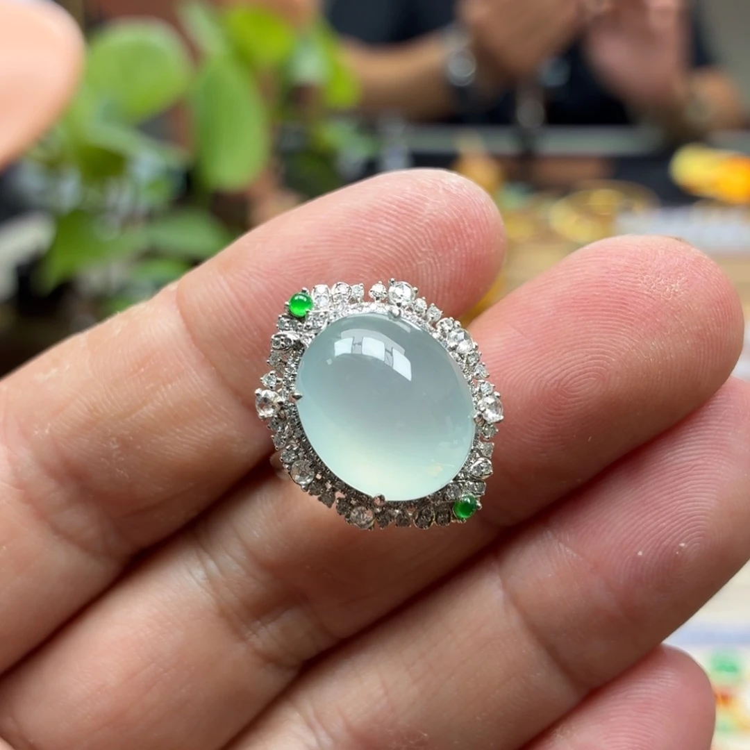 翡翠18K金镶嵌戒指