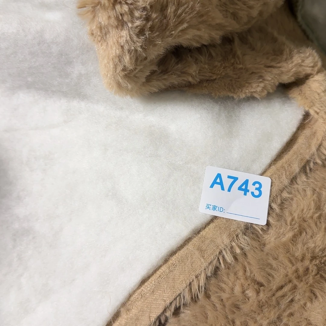 浅咖色兔毛加棉¥16 ， 2米743