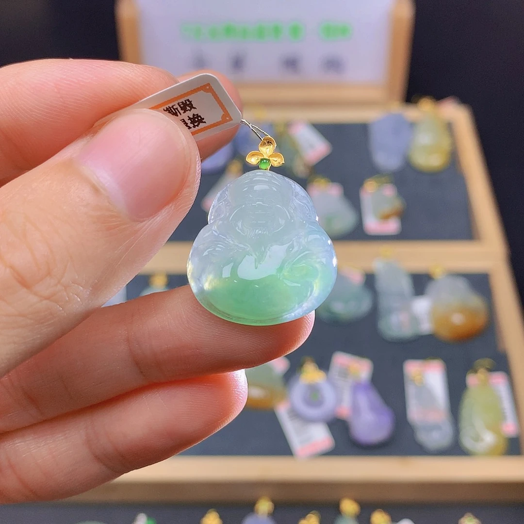 翡翠18K金镶嵌颈饰翡翠