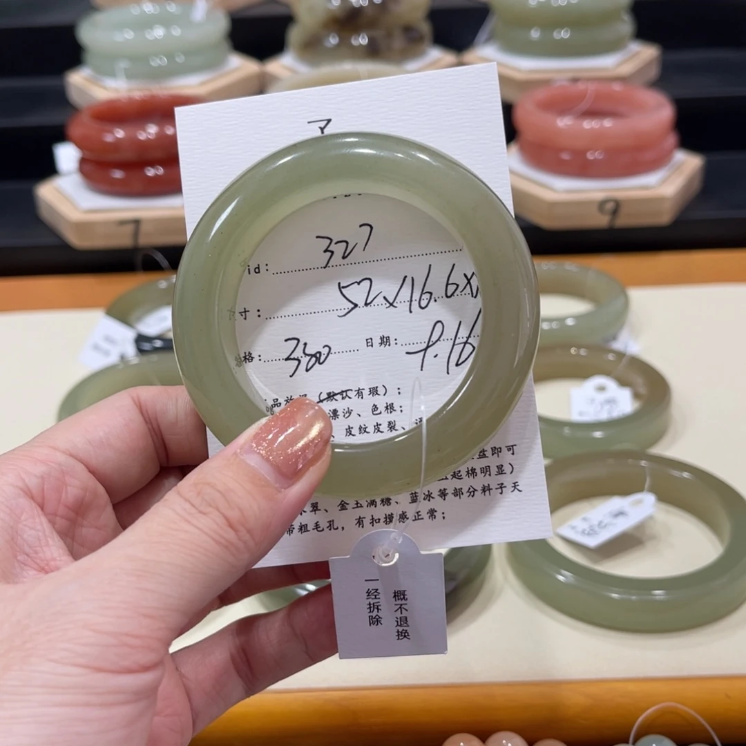 未镶嵌手镯石英质玉?***吖