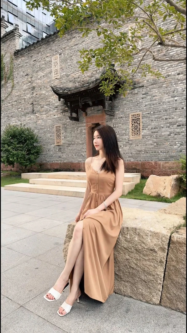 MEET YINA 雅丹风服饰显瘦长裙连衣裙显瘦高弹希腊裙YNSS23007