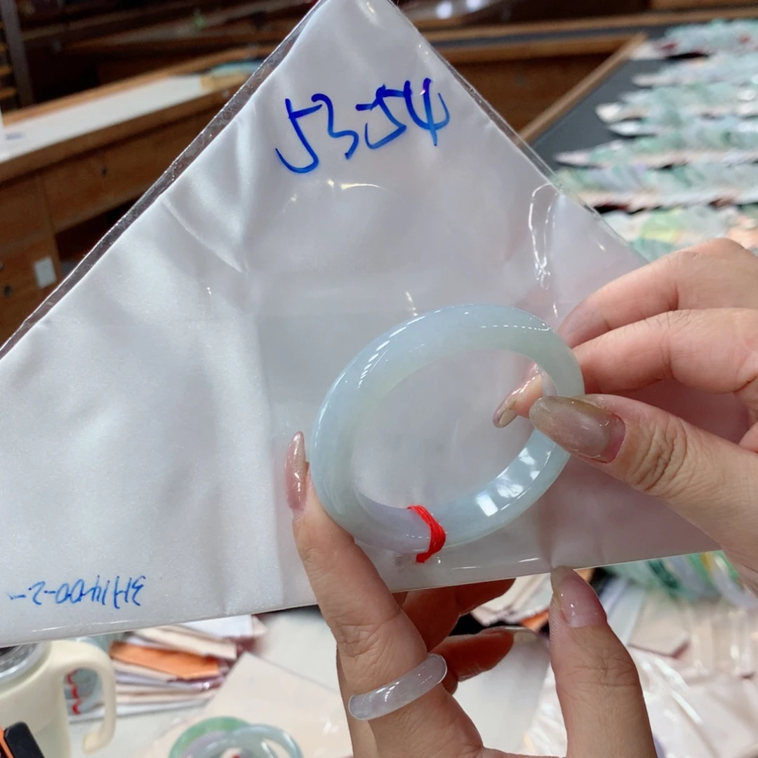 翡翠未镶嵌手镯48小时鉴赏