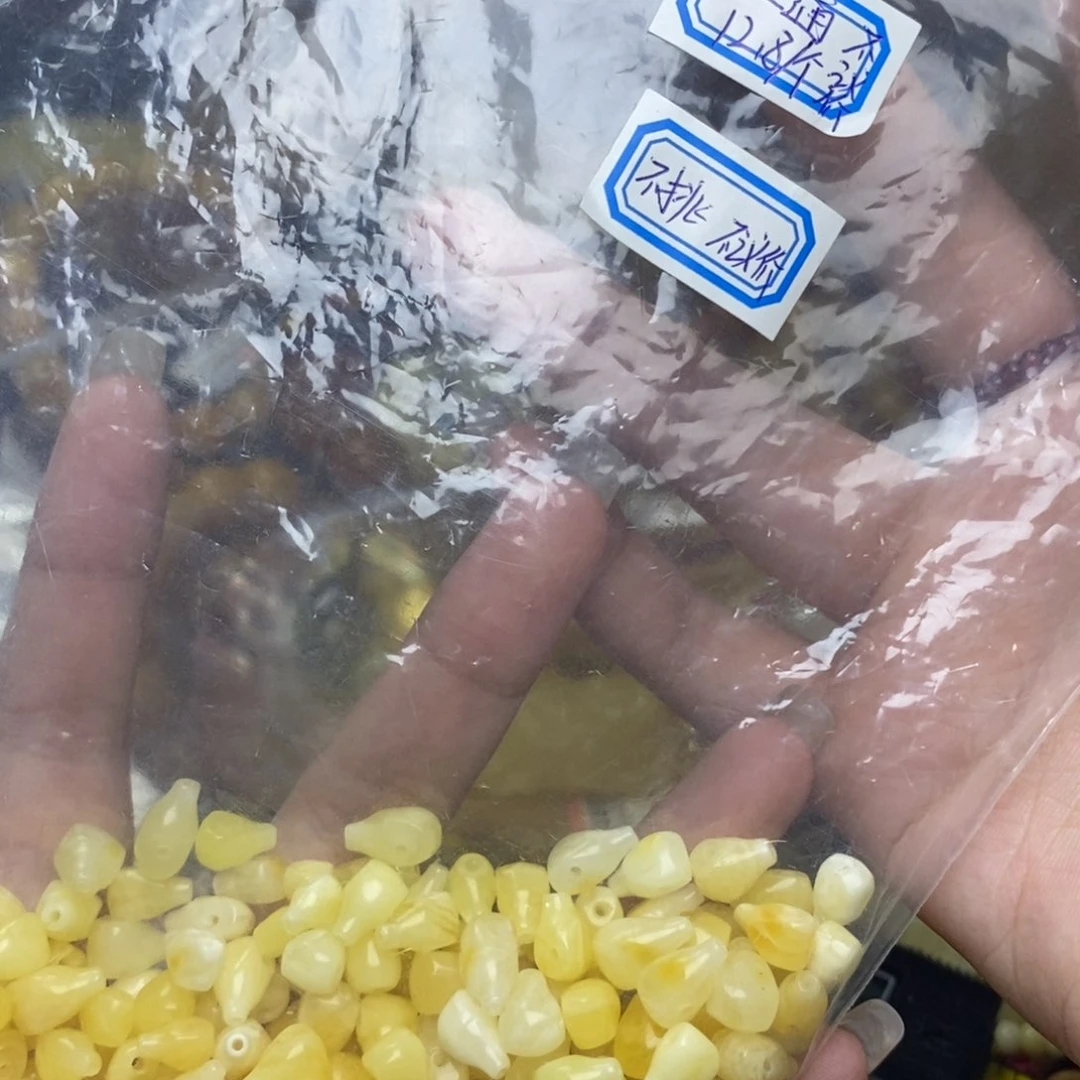 未镶嵌琥珀珠宝奇石