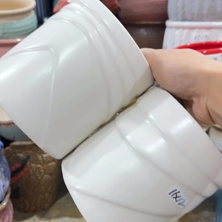 凑9块包邮，有孔，陶瓷花盆