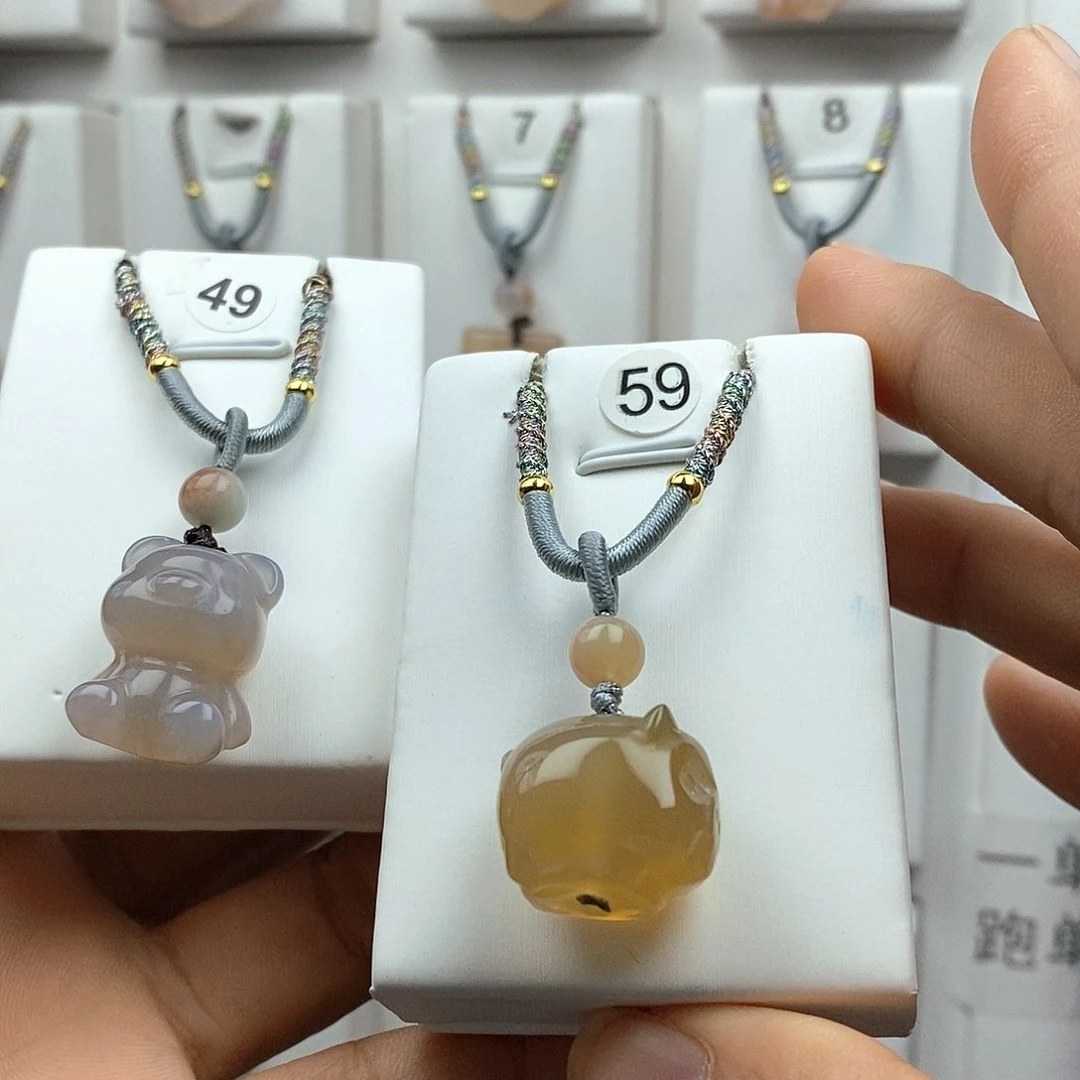 石英质玉颈饰合金萌**击