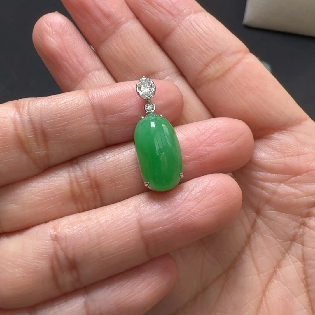 翡翠18K金镶嵌颈饰