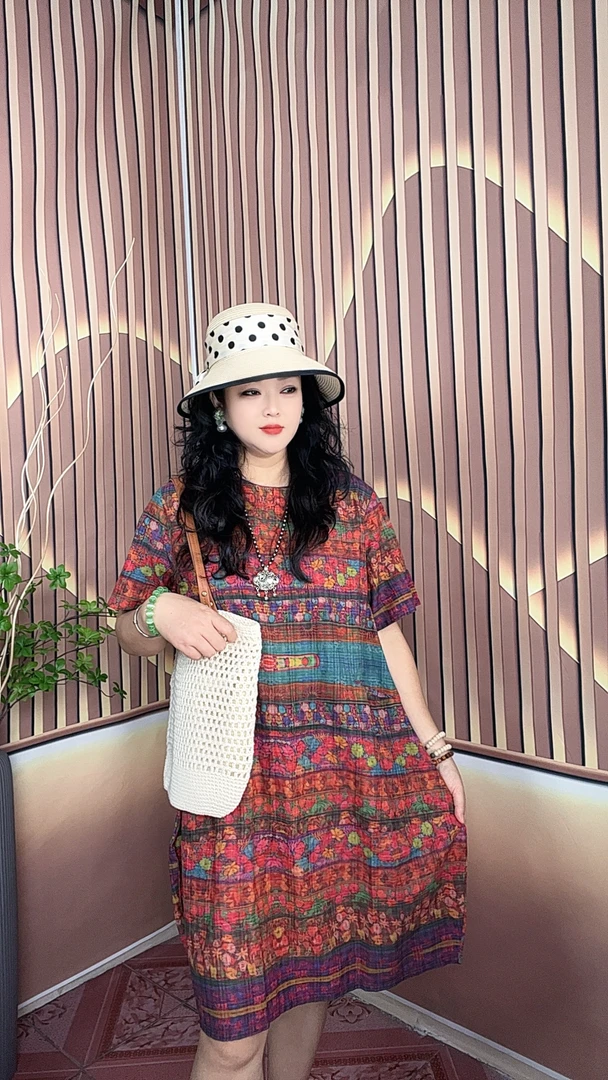夏季宽松小个子碎花圆领度假风气质减龄洋气时尚文艺范休闲连衣裙