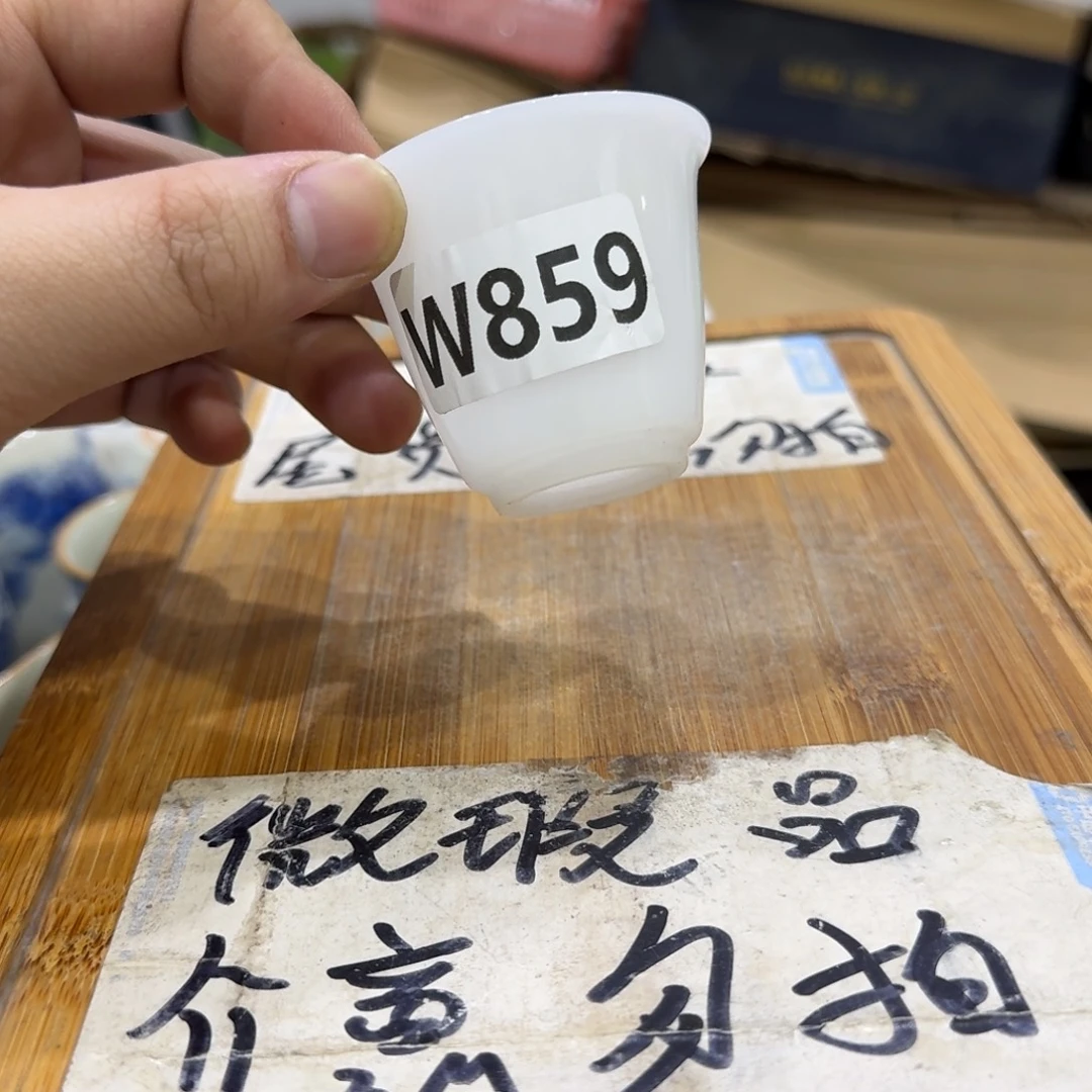 微瑕疵介意勿拍陶瓷器皿A881