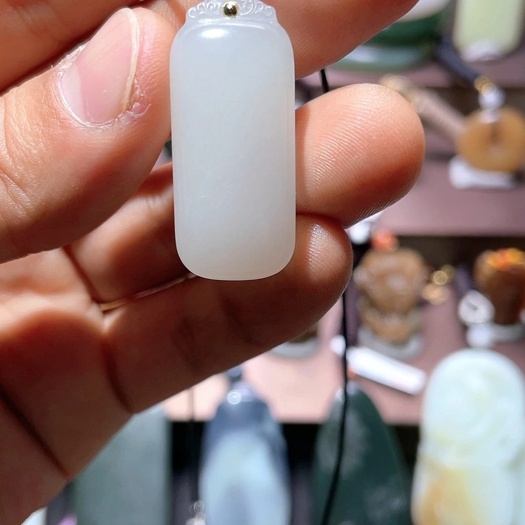 和田玉挂件18K金镶嵌