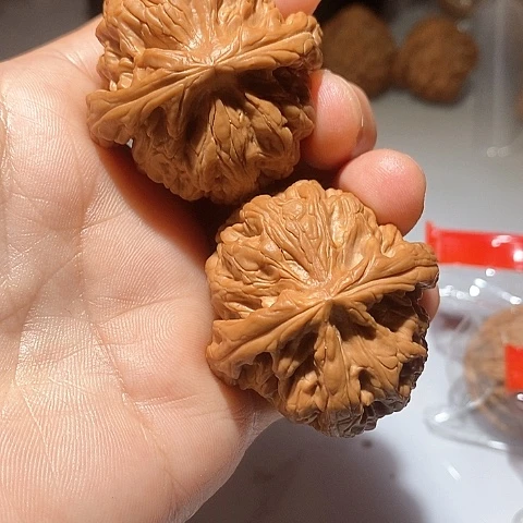 吊坠文玩核桃一****?红锦鲤