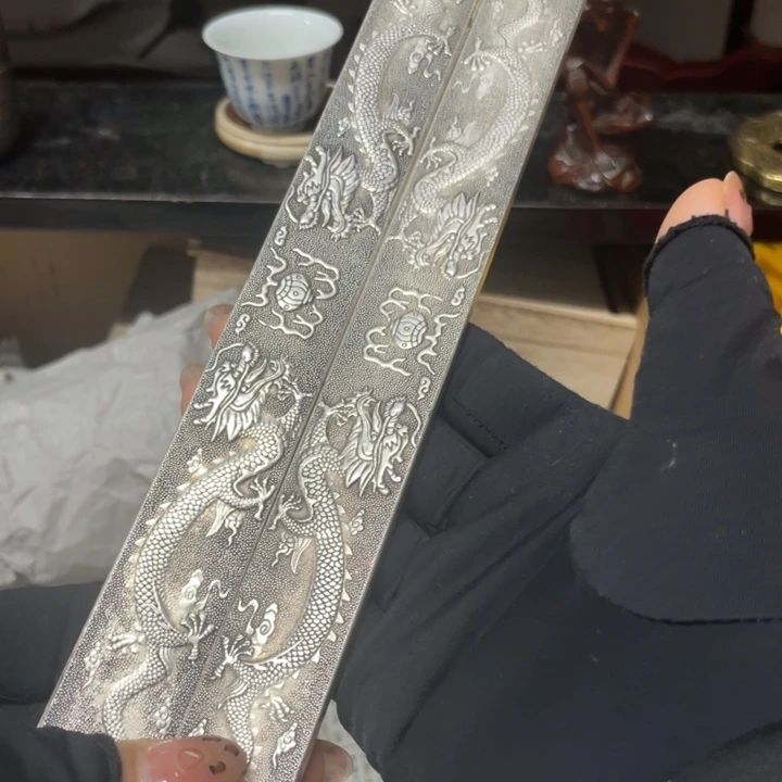 铜镇纸浮雕图案的