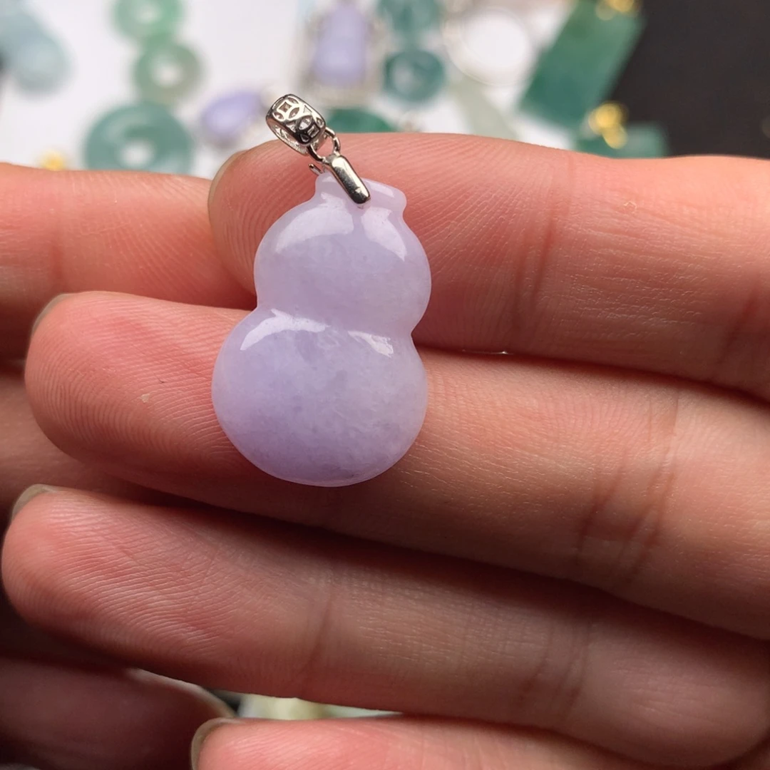 翡翠颈饰足铂镶嵌维**亚