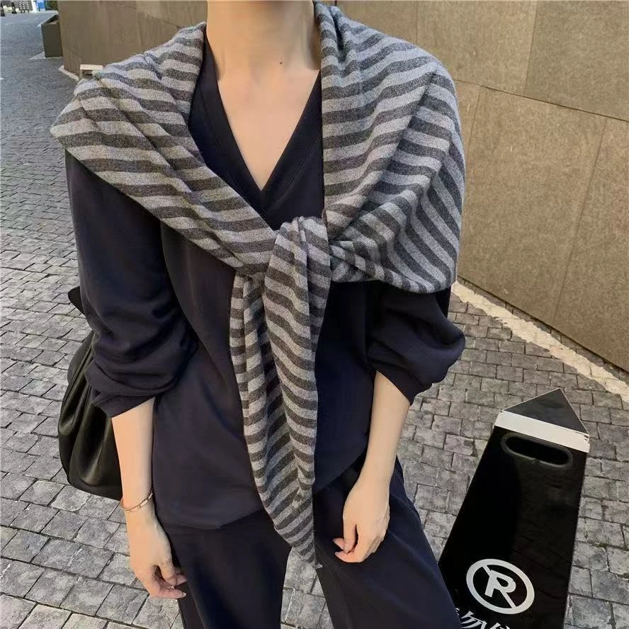 慵懒感气质高级条纹三角披肩女穿搭神器拍照氛围感网红别致松弛