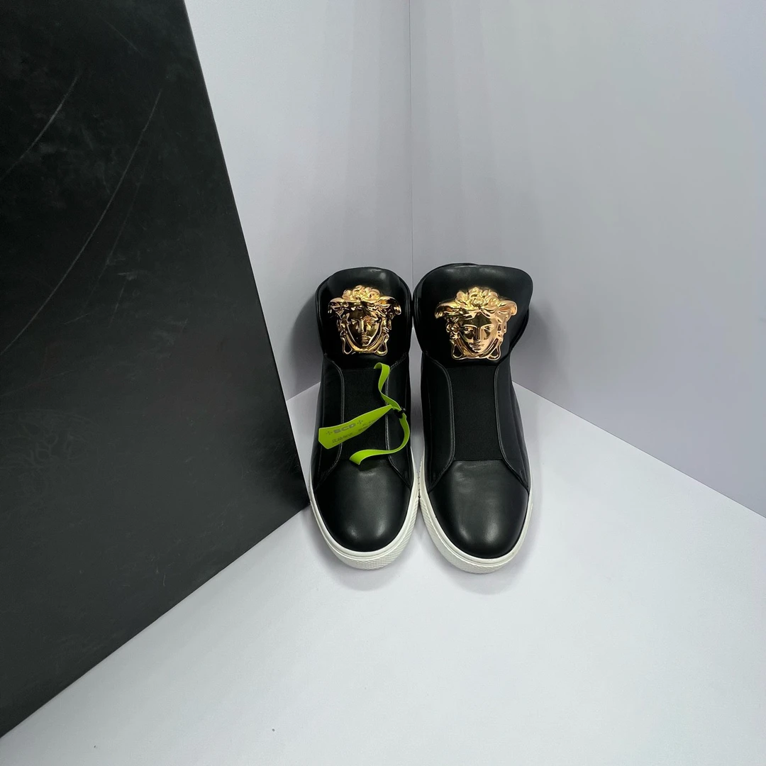 95新 VERSACE/范思哲 黑色美杜莎板鞋 38码/98新/原盒
