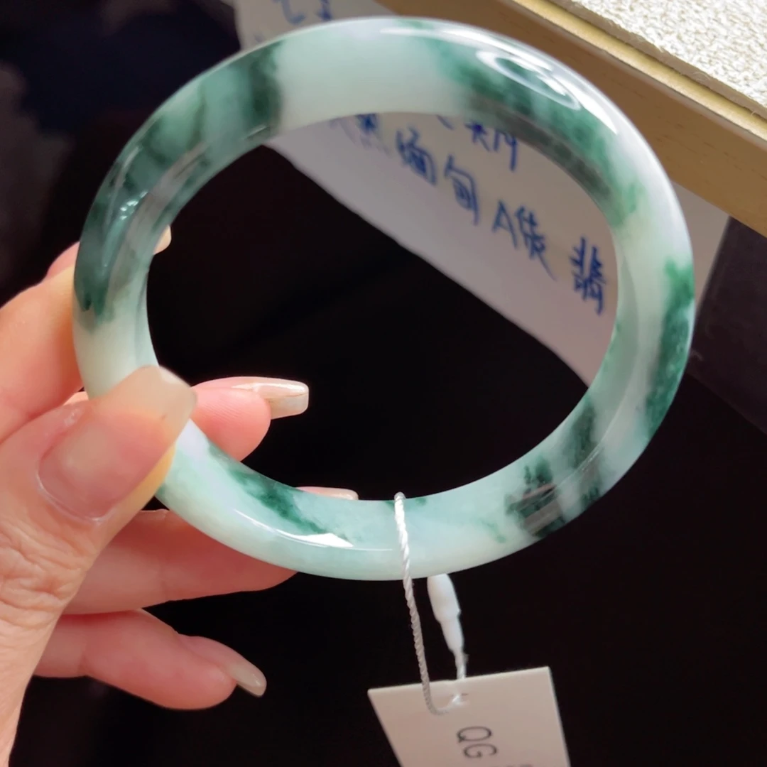 未镶嵌手镯翡翠手镯