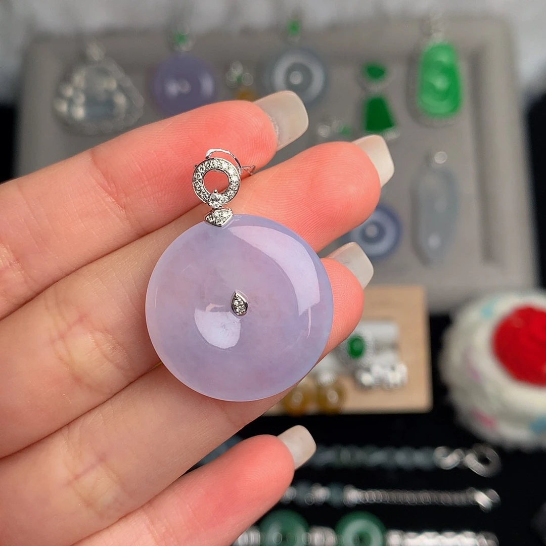 颈饰18K金镶嵌翡翠