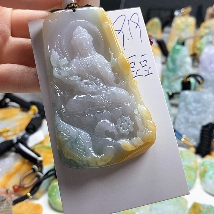 颈饰未镶嵌翡翠.