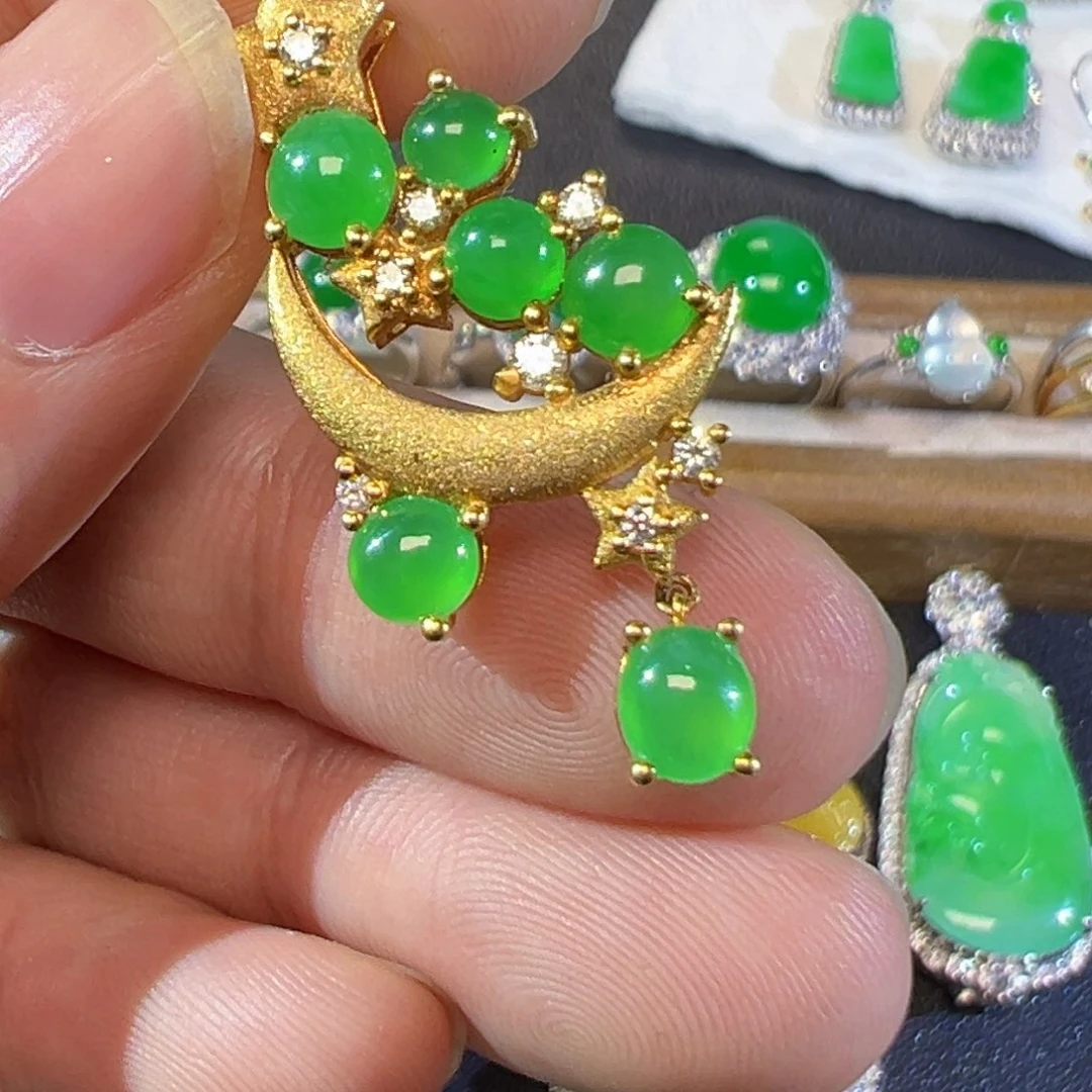 翡翠18K金镶嵌颈饰