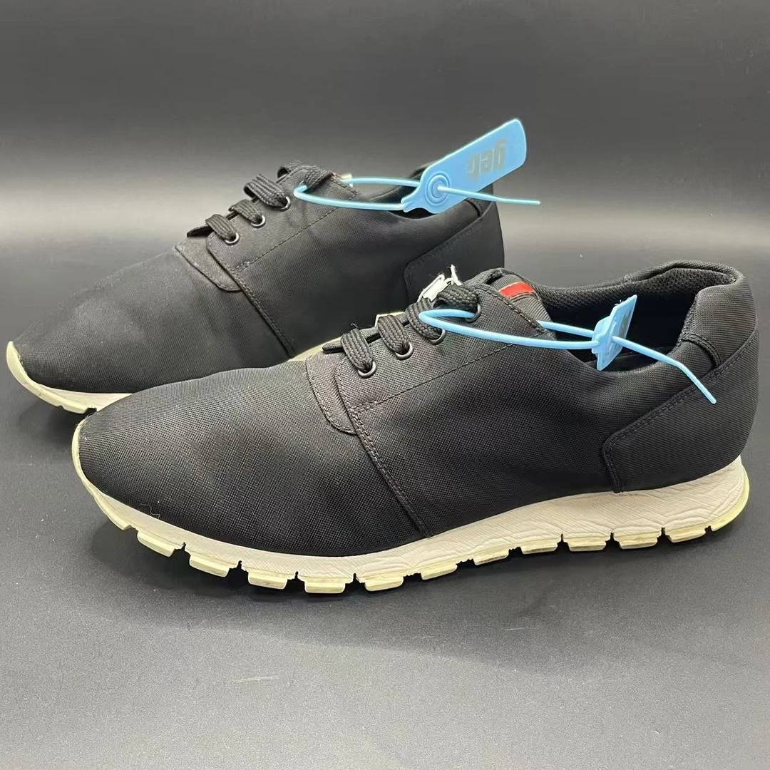 95新 Prada/普拉达 男士黑色运动鞋 42欧码 dd1847m