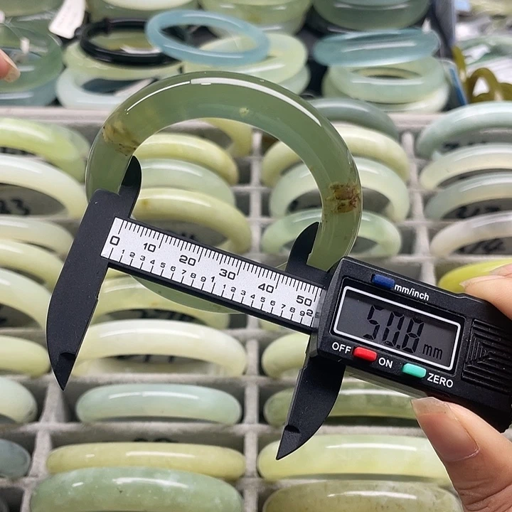 蛇纹石玉未镶嵌手镯305