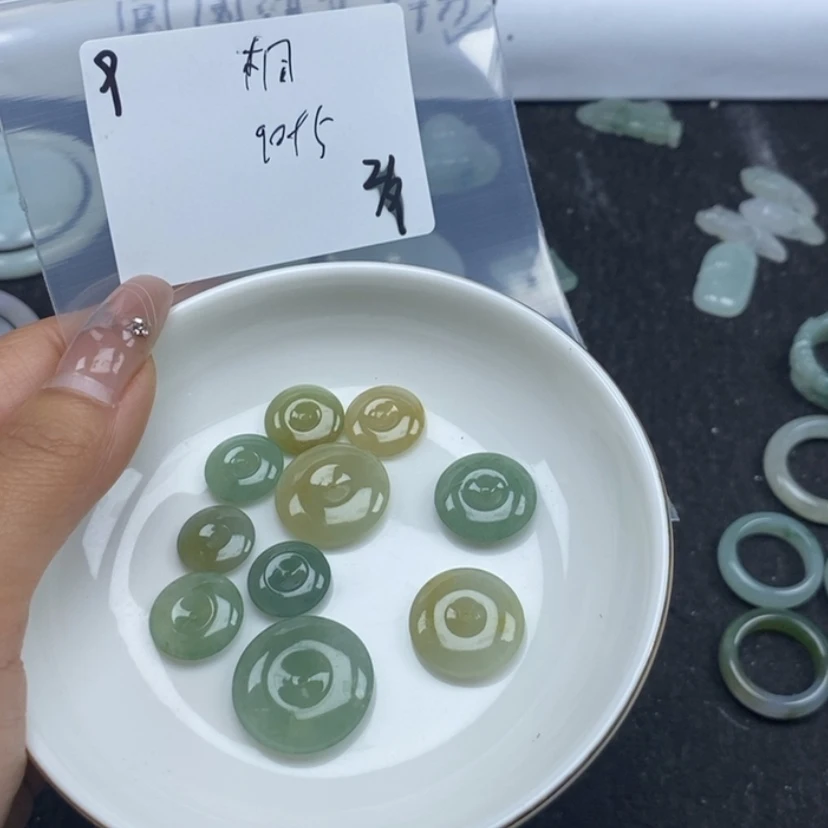 【闪购商品】翡翠颈饰未镶嵌桐*