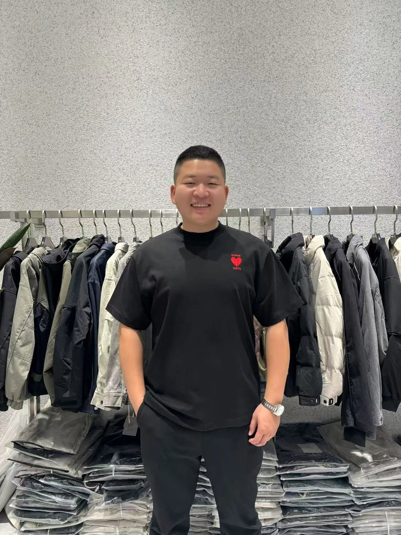 情侣短袖刺绣绣标圆领T恤纯色休闲