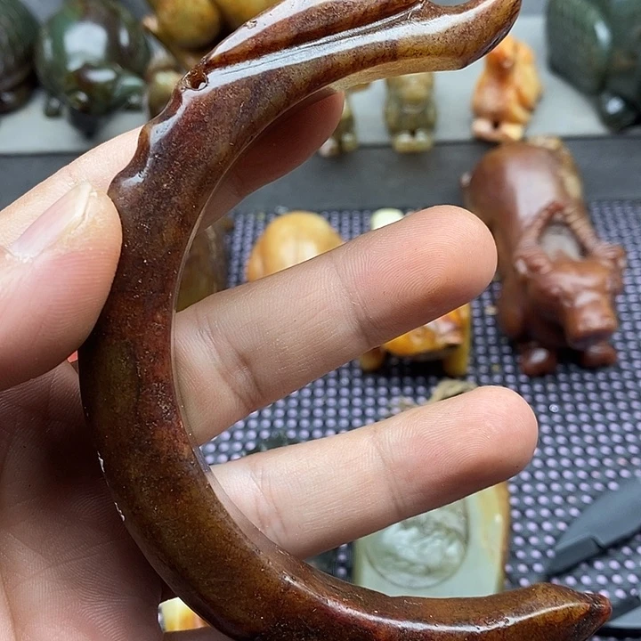 未镶嵌蛇纹石玉颈饰