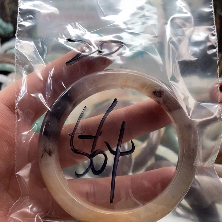 东陵石手镯未镶嵌