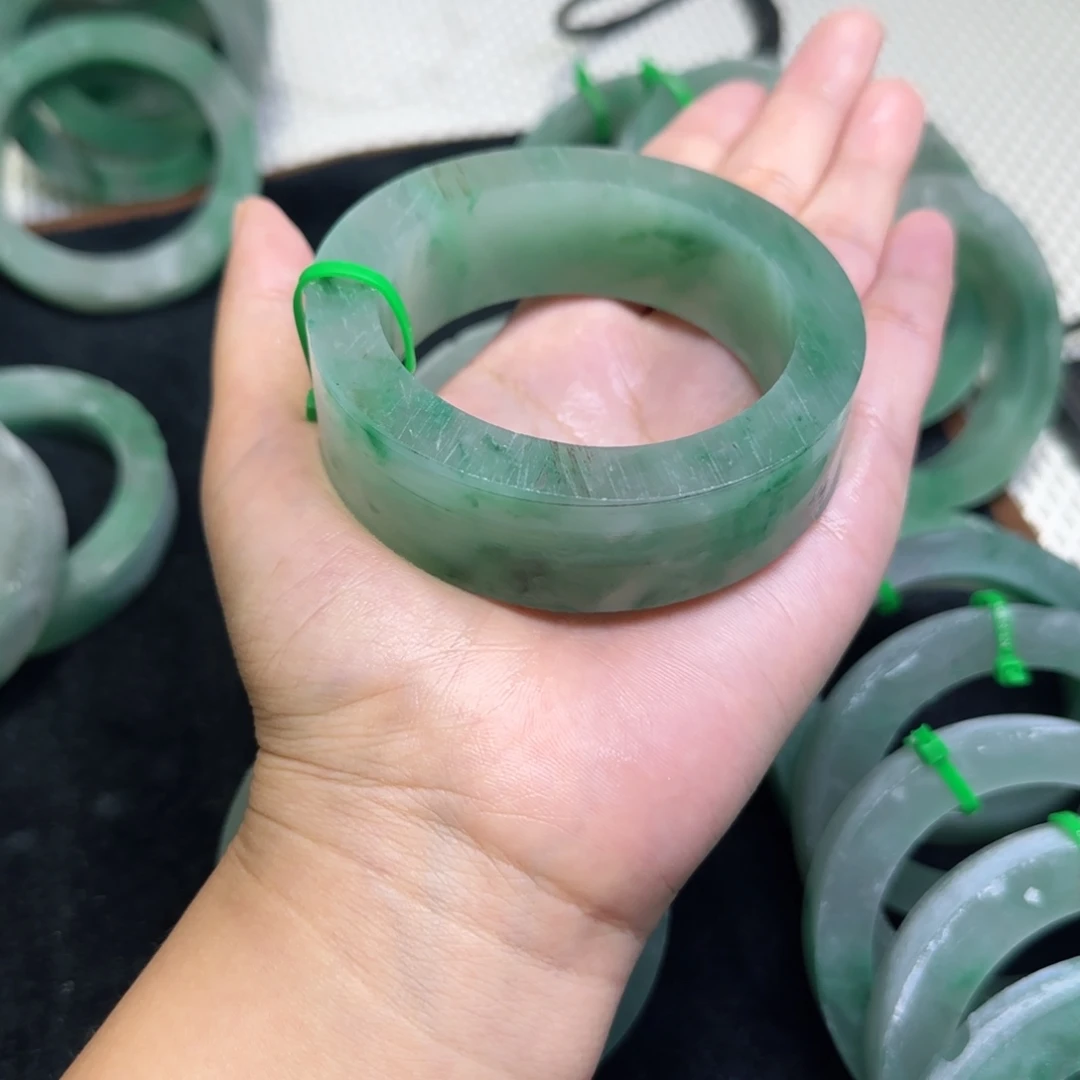 叶***清定制石英质玉（非洲翠）定制不退换