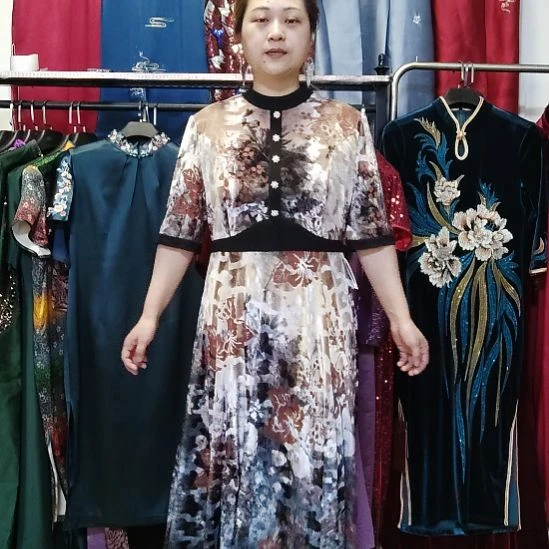 名兰世家橙黑色圆领半袖金丝绒烫金印花长款连衣裙3xl120-130