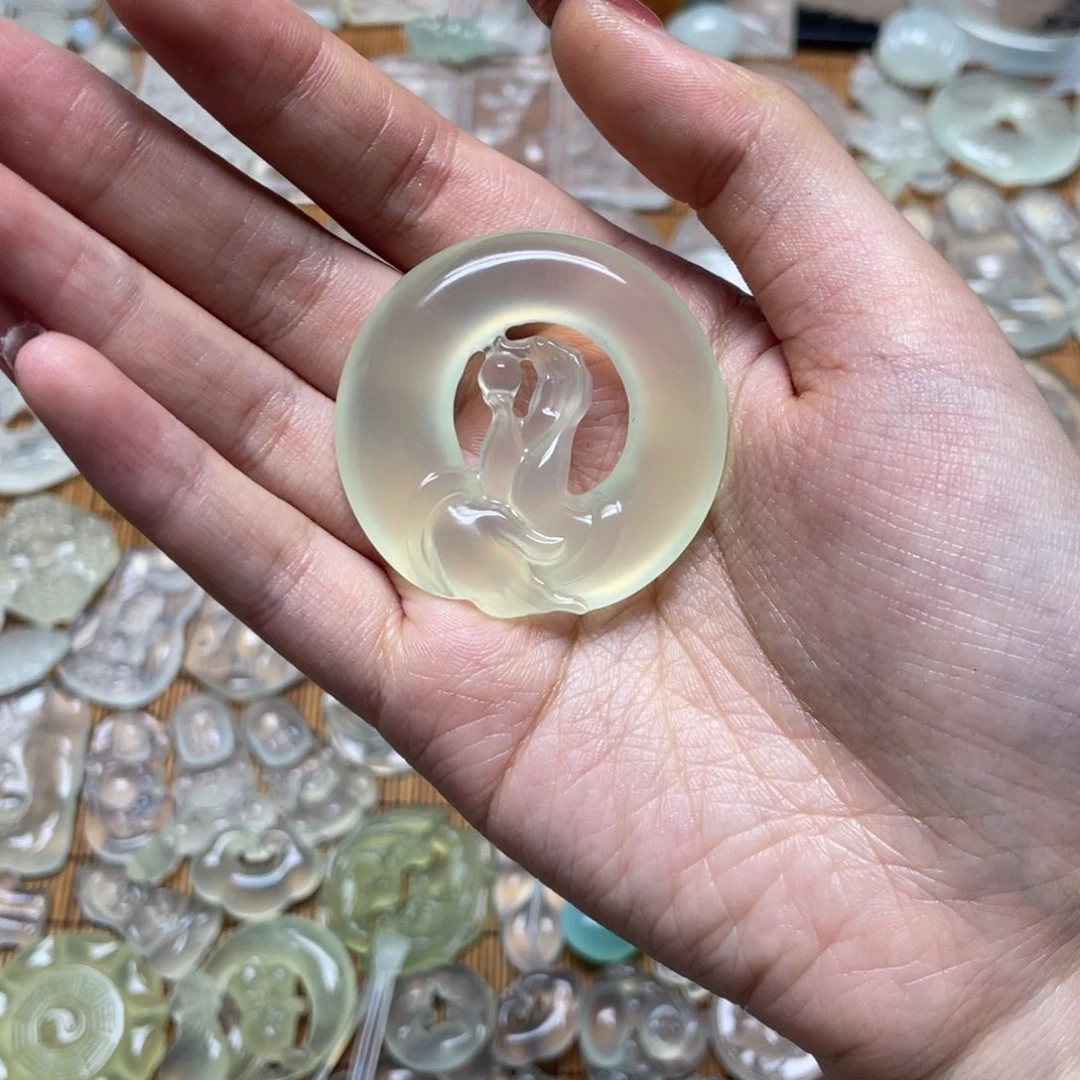 未镶嵌蛇纹石玉颈饰松****室