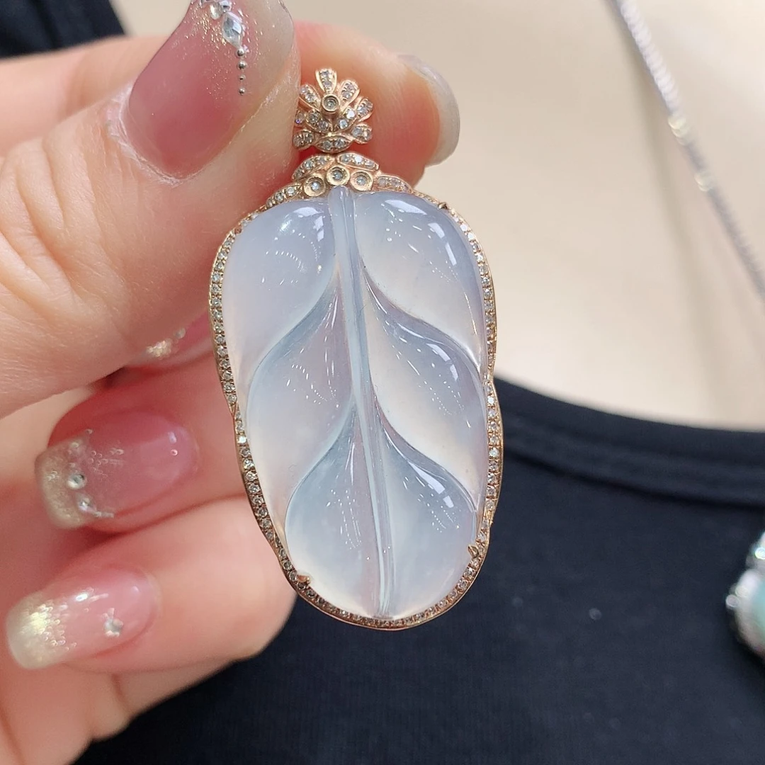 翡翠颈饰18K金镶嵌叶子