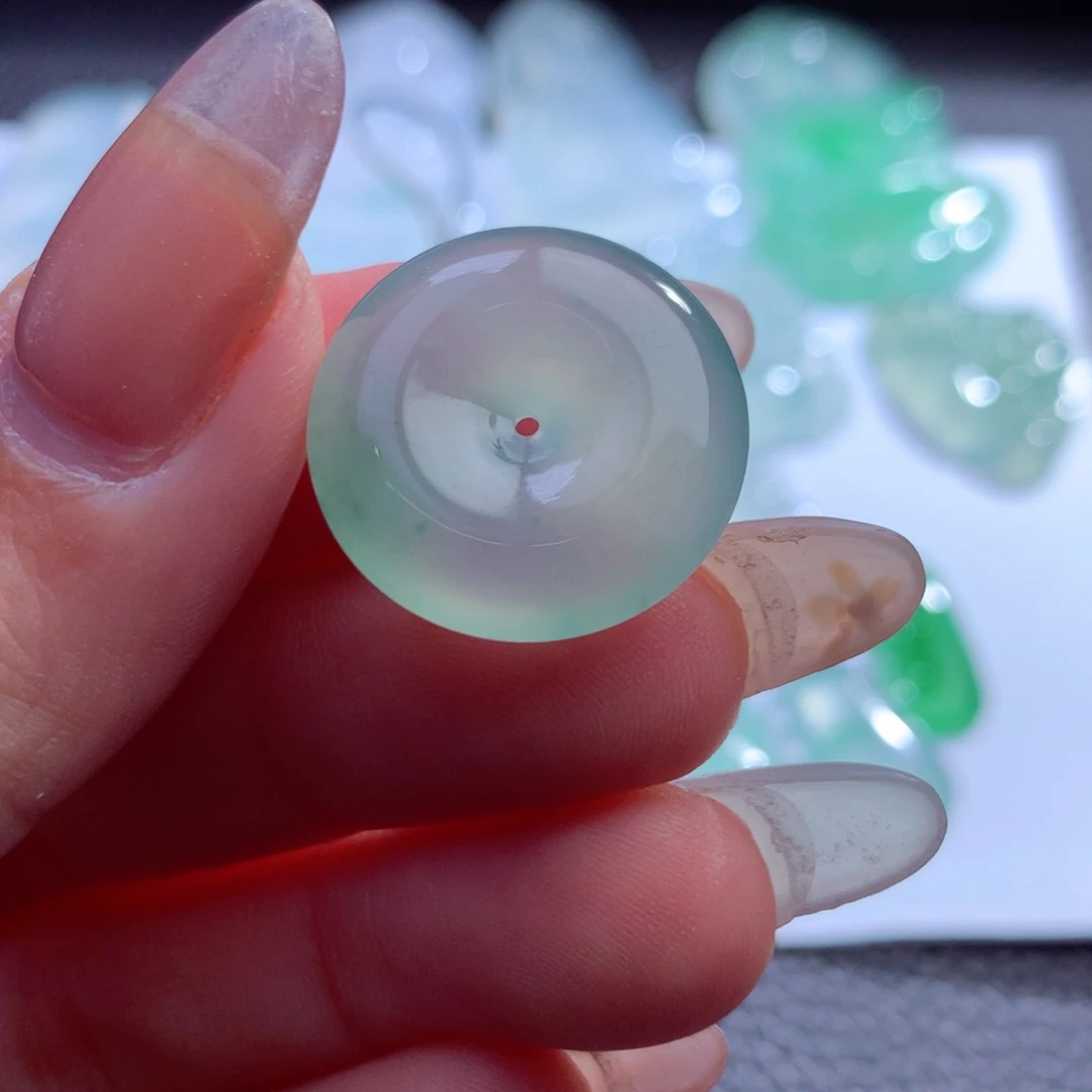 翡翠未镶嵌颈饰缅甸