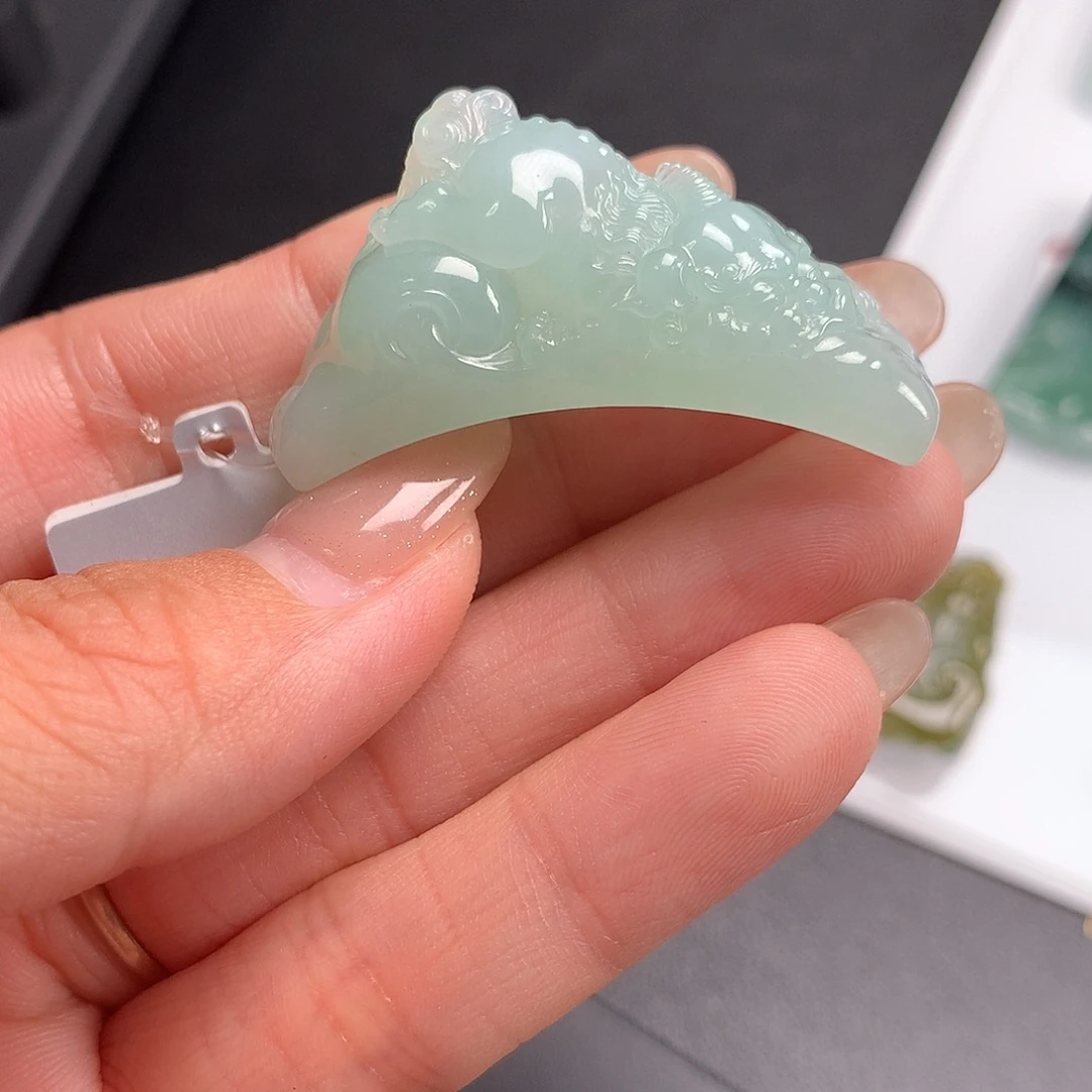 翡翠未镶嵌颈饰貔貅手牌