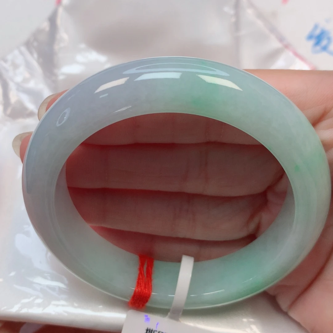 翡翠手镯未镶嵌56圈