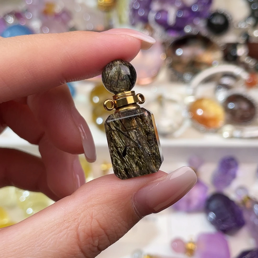 水晶颈饰未镶嵌小****?天然水晶吊坠105