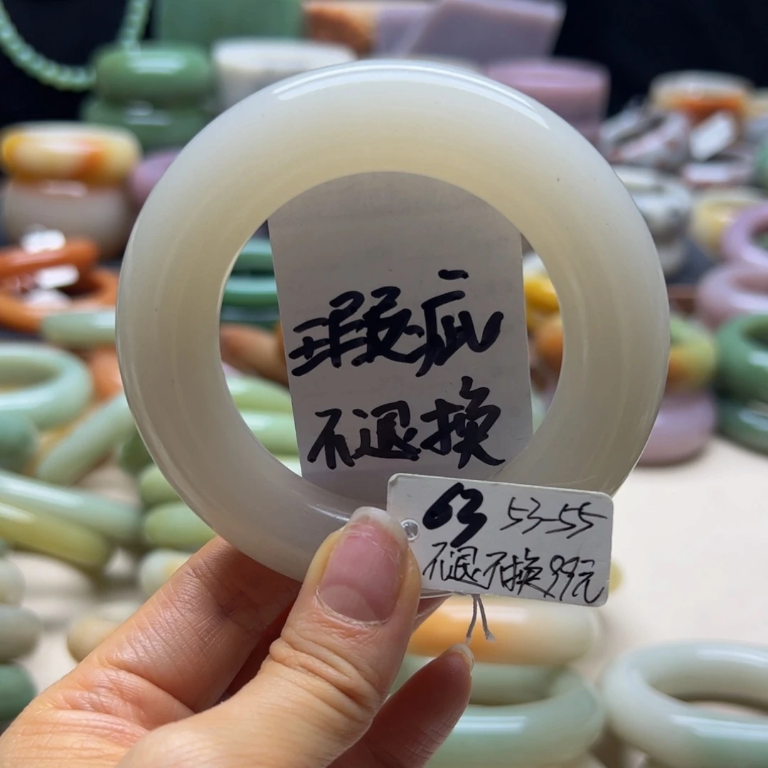 未镶嵌手镯石英岩玉
