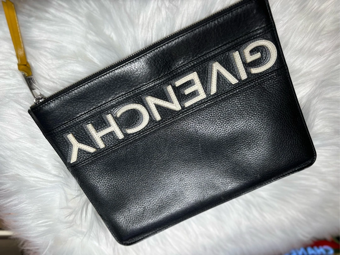 95新 Givenchy/纪梵希 纪梵希 经典倒立字母手拿包