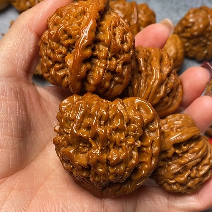 东***北把件文玩核桃官帽