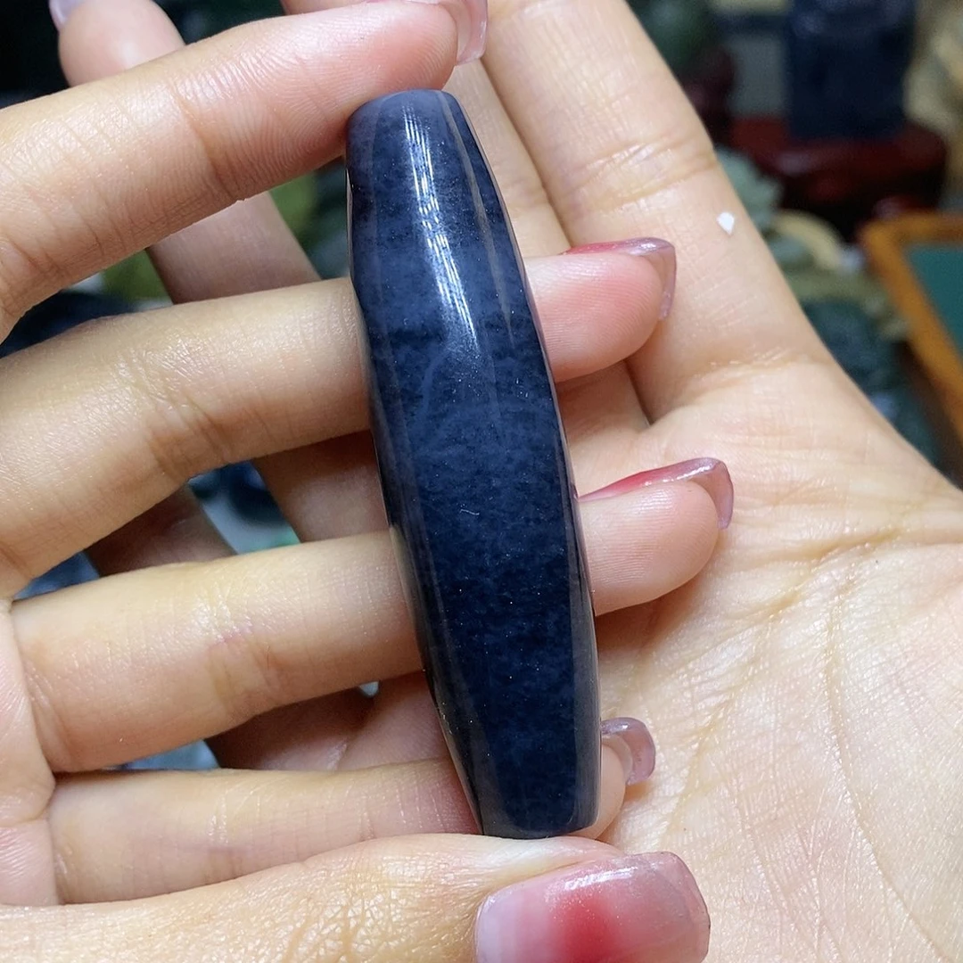 和田玉和田玉未镶嵌布**下