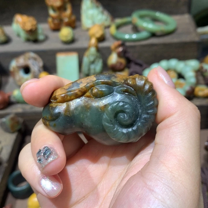 岫岩河磨玉（透闪石质玉）未镶嵌把件