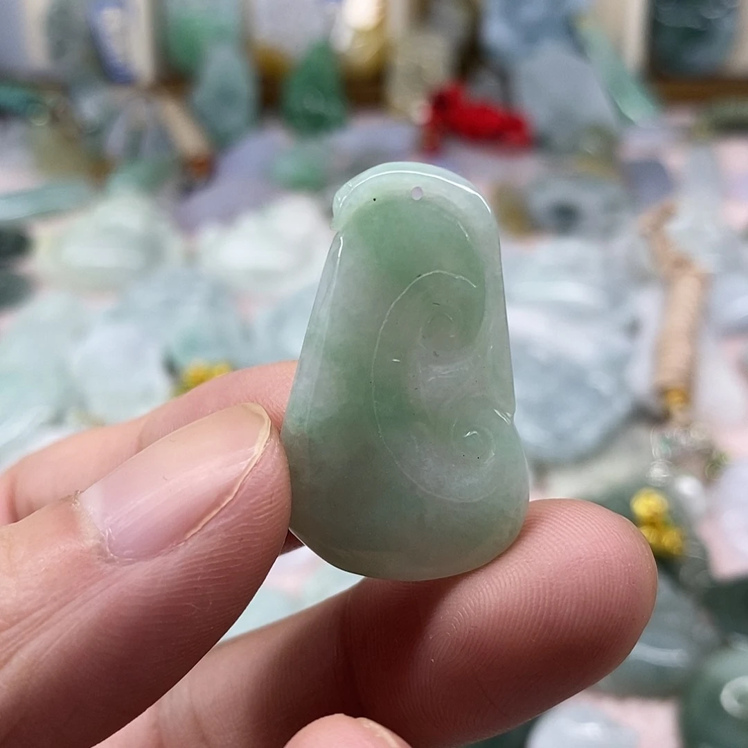 颈饰未镶嵌翡翠天然