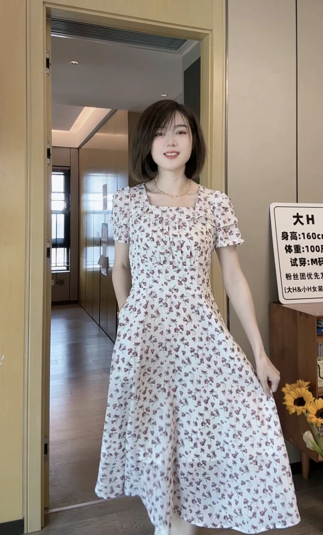 【紫叶轻萦】时尚度假风法式方领收腰显瘦甜美中长款口袋碎花连衣裙