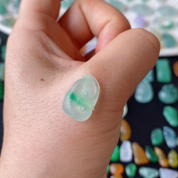 定制翡翠未镶嵌如意