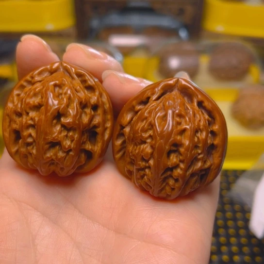 文玩核桃吊坠白狮子36